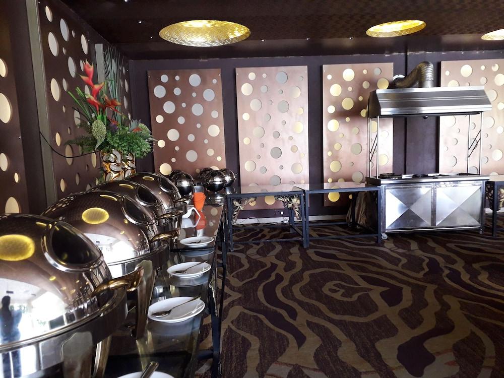 アヴェンラ ガーデン ホテル ネゴンボ エクステリア 写真